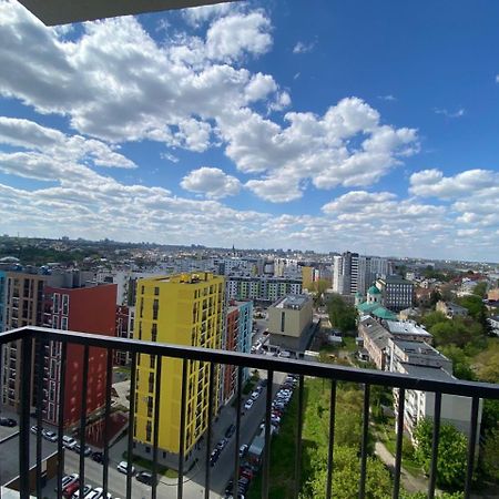 3-Bedroom Jacuzzi Apartment Lviv Exterior photo